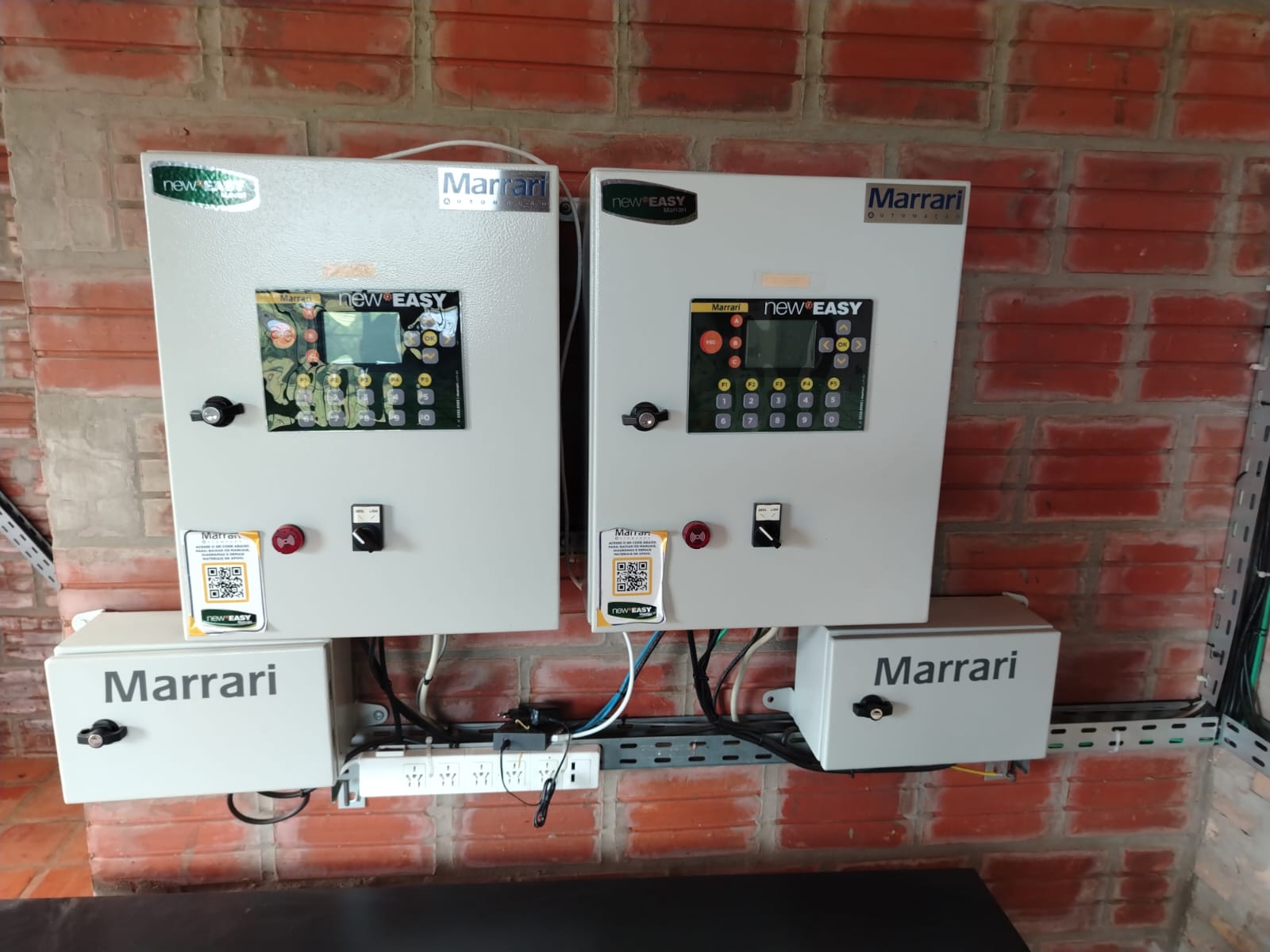 Paneles de control del sistema digital del aserradero