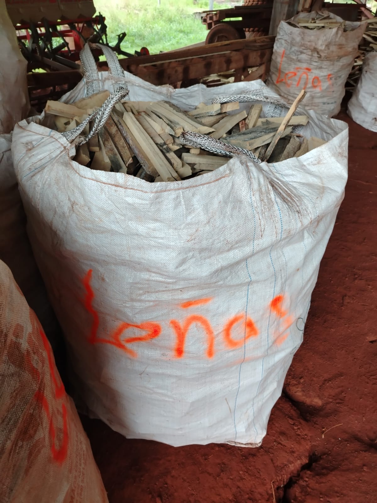 Bolsa de leña proveniente del aprovechamiento de recortes